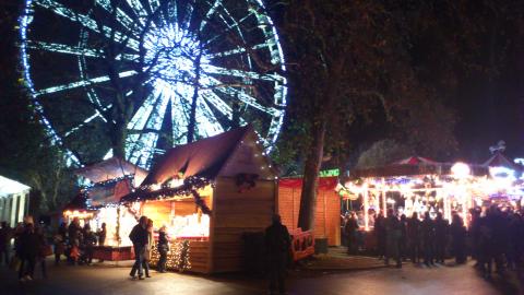 ハイドパークに移動遊園地が出てました
クリスマス市もあって大賑わい
