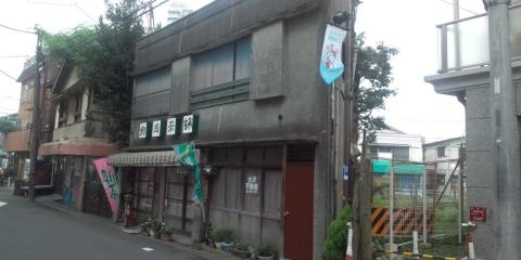 お茶屋さん
裏側は既に都市計画整備を待つ更地に