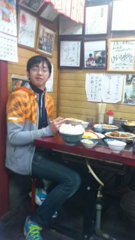レバ野菜炒めのご飯にたじろぐtakanoシェフ
これで普通盛りだよーん
一人850円で満腹の打上げでした!?