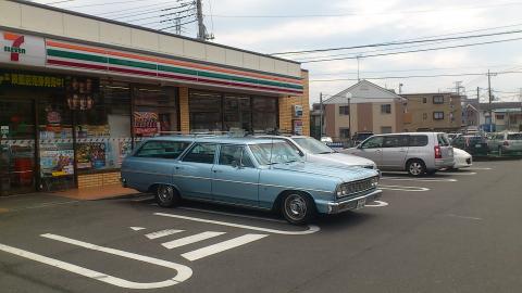 緑道からの帰り道
シボレーのバンが停まってた
ルート66ならカッコいいけどなあ~
