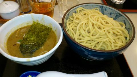 今日のランチは近所に出来たばかりの「九六」
つけめん(大盛り無料750円也)が早くも評判で、将来は都心に出て行きそうな勢い