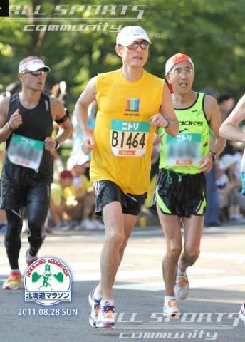 40km過ぎの北大の中。北大生の皆さんの大応援の前でPB目指して頑張る。