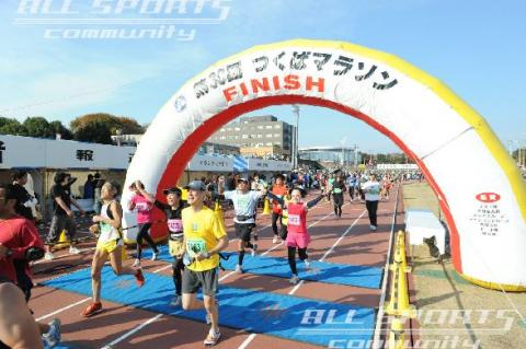 ガッツポーズは無かったけれど、自然と嬉しそうな表情してます。初フル走らせてもらったつくばよアリガトー!一生の思い出です。次の湘南国際も頑張るでー!