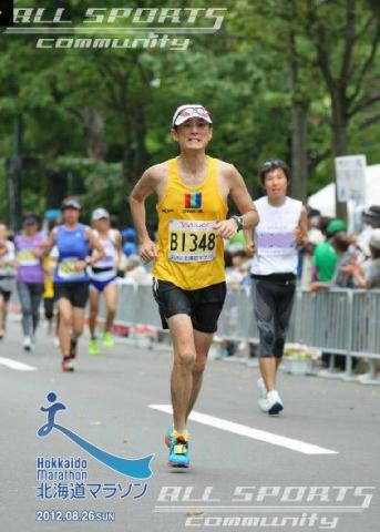 大通り公園の最後の直線。宮迫にも香川にも武田鉄也にもジャッキー・チェンにも抜かされたけど、何とかサブ4でゴール！