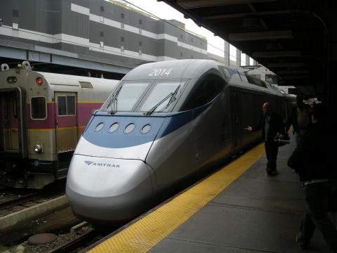 AmtrakのAcela ExpressでBostonへ。なかなか快適。