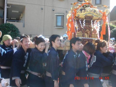 神輿担ぎだ！ワッショイ♪