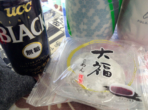 お昼ご飯。　このほかに沢山の氷とレモンウォーターを補給済み。