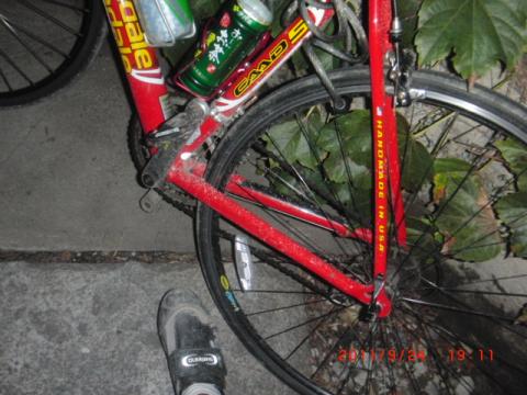 BIKEとBIKEシューズは泥だらけ。台風の影響。やむなし。