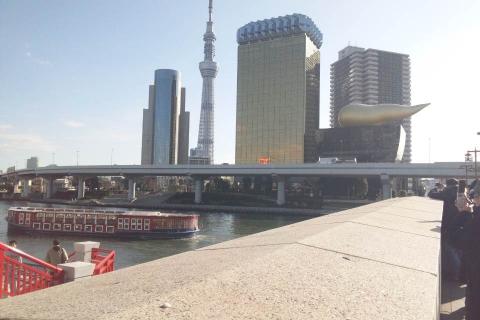 浅草の吾妻橋から。まだ10時前だったけど、観光客、人力車いっぱい。