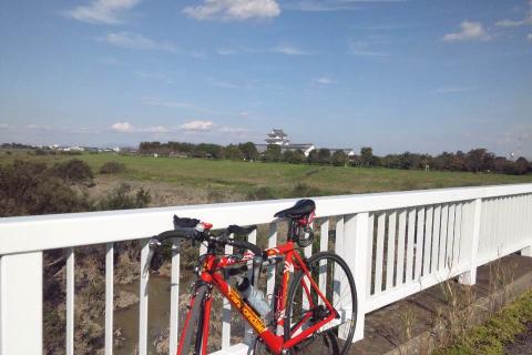 背後に関宿城。江戸川との分岐点。自宅から３６キロ地点。