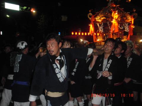 早朝から夜に及ぶ