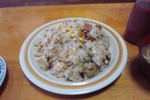 お昼に起きだして、家族にチャーハンを作りましたw