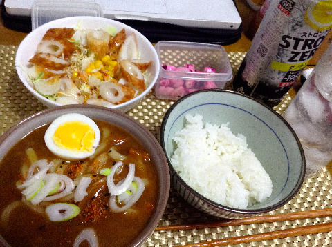 カレーうどん! うどんを食べた後に、ご飯をまぶすのがマイウー!