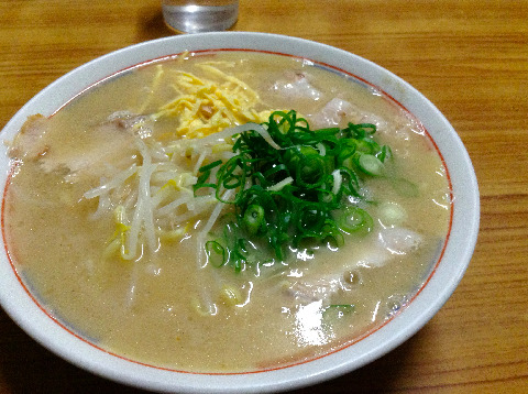 締めのラーメン。　宇品の来頼亭。豚骨美味しかった。