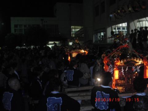 目黒区本町の4つの町会の神輿が集結