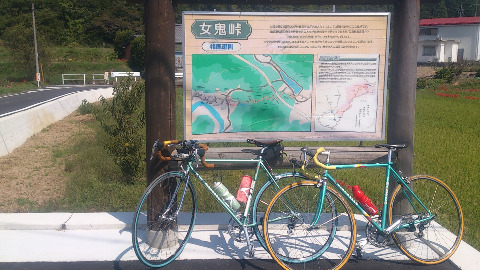 熊野古道 女鬼峠 相鹿瀬側
ここまではバイクに乗ってきたが、ここからは不整路を押して峠越え。