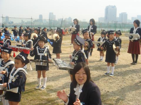 幼稚園鼓笛隊の応援