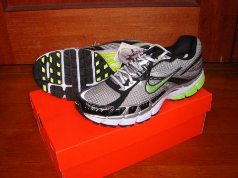 これが「たまたま」似ている新しいシューズ NIKE Structure TriAX+12