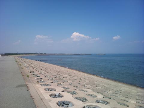 25km地点の海岸。もう快晴！紫外線もベクレルで測るのだろうか？