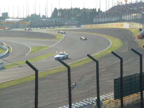 セイフティーカーの先導