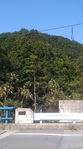 朝熊山から二瀬橋に降りてきて
二瀬橋の登山口から昼河山に登る。