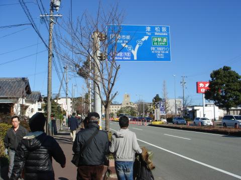 帰り道。右(23号線はお伊勢さん健康マラソンのコース) 左が御幸道路。今日はこちらを行く。