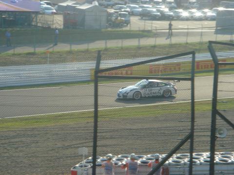 なんとガーミンのロゴを付けた14番車がポールトゥフィニッシュ！　2位以下を10秒以上ぶっちぎっての優勝でした。しかも、９戦全勝だそうです。カラーリングはよく見るやつとは違ってました。