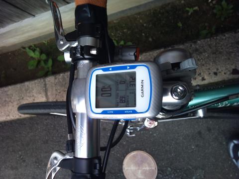 バイクにセットした。
上からスピード、心拍(中左)、距離(中右)、ケイデンス(下左)、気温(下右)