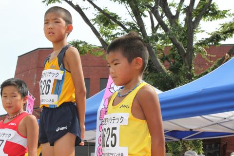 1位の子も同じクラブに所属、1,2フィニッシュでした
タイムは8:02 暑さのなかでは好タイムかな?