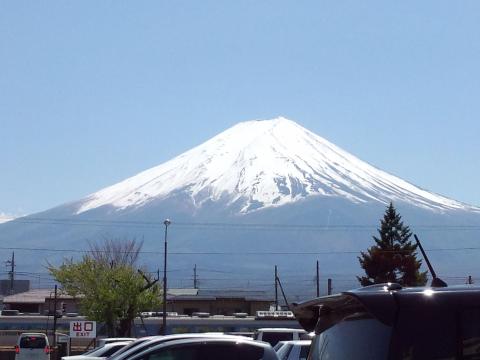 やっぱ、富士山は雪が積もっていないとね（＾＾）