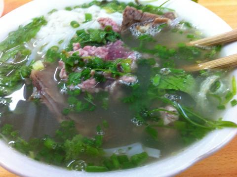 市内中心部の人気のフォーのお店。豚肉がチャーシューみたいにやわらかい。スープもコクがあって良い。現地の人は140円で買っていたみたいだけど、言葉がわからず200円払っておつりなし(泣)