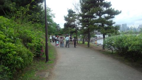 コースもランニング専用ではないので、休日だと人が多くて走りづらい。