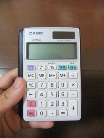 この1000円もしなかった電卓。
時間の計算が出来るんです。