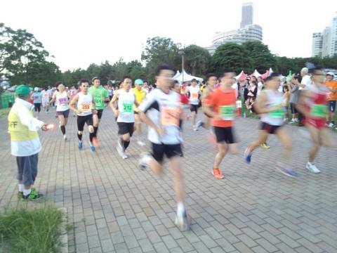 ナイトと言いつつ、5kmの部スタート時はまだまだ明るいです。