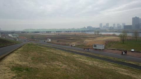 AM9時、号砲はなった模様。
5km地点は誰もいない・・・
本当にマラソン大会は行われているのだろうか?