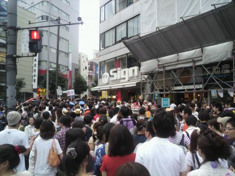外苑前駅は16時でこの状態・・・