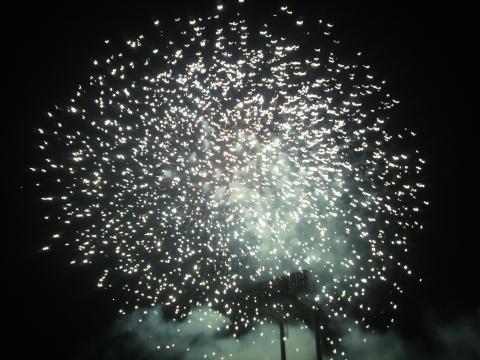 花火は近いが、大きい花火はありません。
