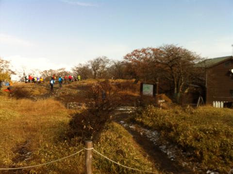 丹沢山山頂。
湘南オヤジさんプレゼンツど笑む丹沢登山の辛い記憶が蘇る