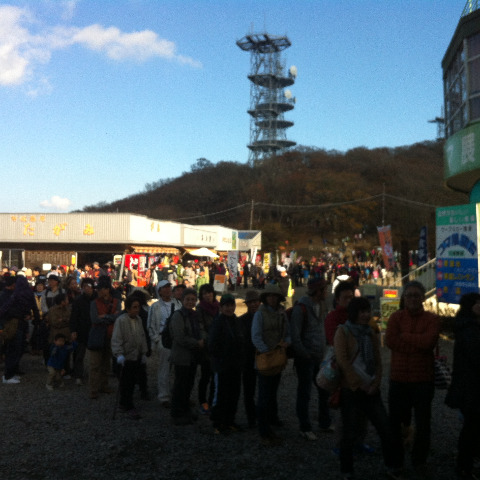 御幸ヶ原。 ケーブルカーで下山の行列