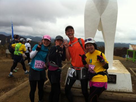 陣馬山山頂。24キロコースの7キロ地点
皆元気!