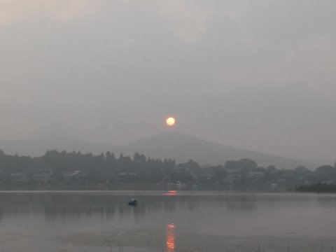 日の出。富士山じゃないけど(笑)