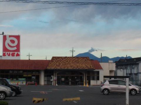 浅間は今日も噴煙もくもく。