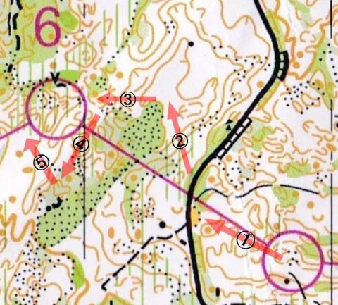 5→6で推定4:41のロスタイム　①ラフに道まで脱出　②左手にヤブを見ながら一番低いところまで落ちる　③西に進んで6のある沢を降りる予定が　④手前を降りてしまう　⑤降りすぎたためリカバリーに手間取る　　④が沢みたいになっていることなんて 走りながらの地図読みでは気づきません^^;　やっぱり富士は難しい。。