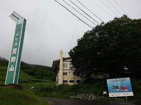 天狗山ロープウェー乗り場。早朝で人気なし。
