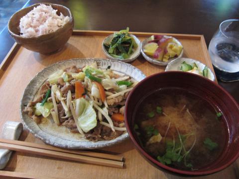 カフェラオ(http://www.cafelao.jp/)の自然食ランチ。薄味の優しいお味でした(^^)。