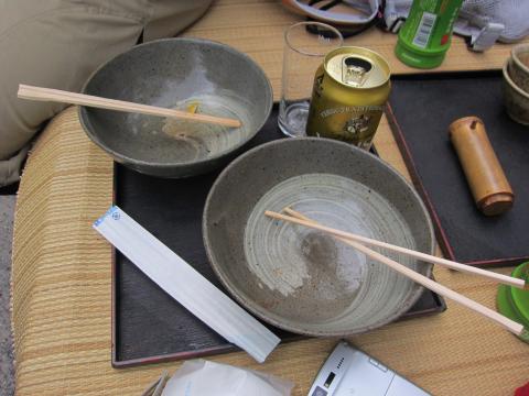 中身の入った写真は携帯に入ってるので、まだアップできず。。。カメラで撮った最後の完食の様子。。。