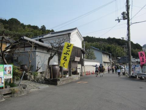 ロードに降りてきました～（もう終わってしまいました^^; 24kmくらい？）。ここは高槻の有名などぶろくの店らしいです。甘酒もあるみたい^^