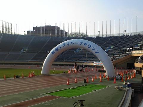 いつもと違う表情の国立競技場