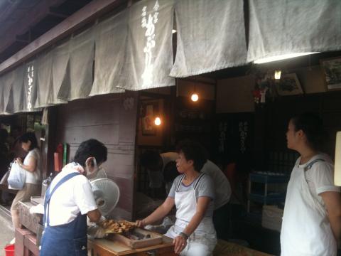 今宮神社横の「あぶり餅」美味しいです。