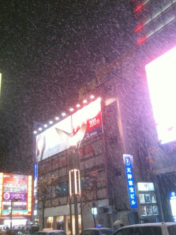 大雪の博多、天神の夜